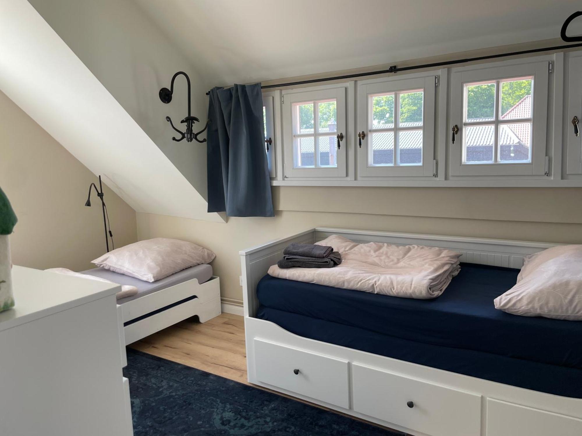 Luxus Lindenhof Apartments -Ferienwohnungen In Friesland An Der Nordsee Am Naturschutzgebiet Urwald Neuenburg  Phòng bức ảnh