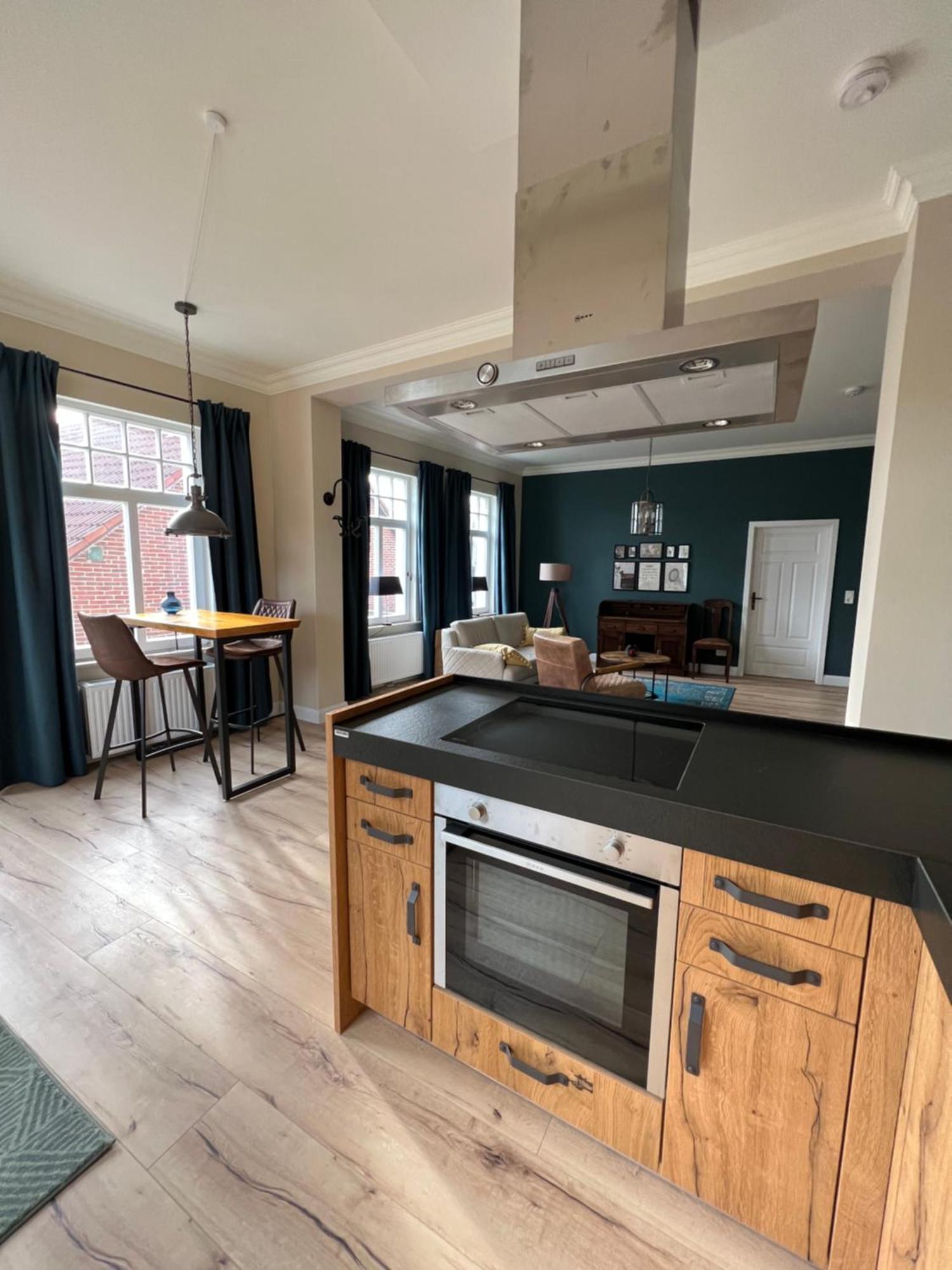 Luxus Lindenhof Apartments -Ferienwohnungen In Friesland An Der Nordsee Am Naturschutzgebiet Urwald Neuenburg  Phòng bức ảnh
