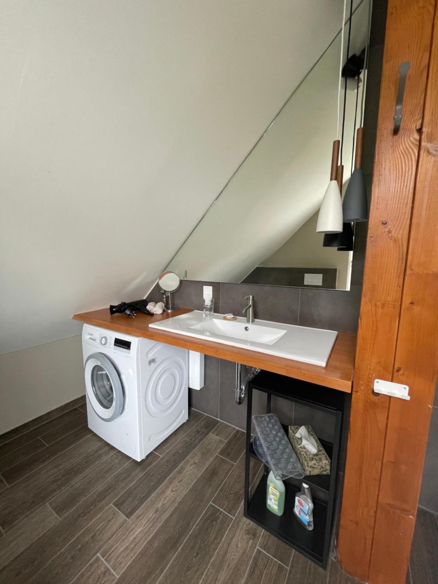 Luxus Lindenhof Apartments -Ferienwohnungen In Friesland An Der Nordsee Am Naturschutzgebiet Urwald Neuenburg  Phòng bức ảnh